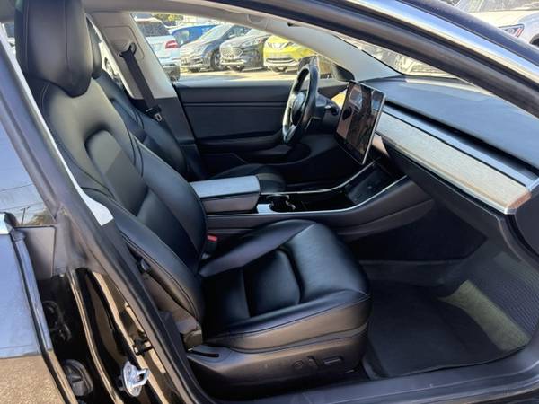 2019 Tesla, dovoz Kanada — foto 7 z 12