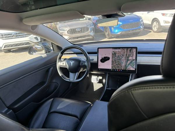 2019 Tesla, dovoz Kanada — foto 9 z 12