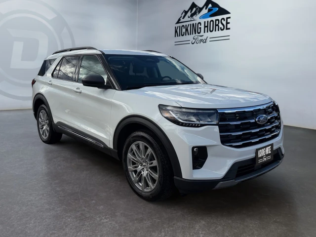 2025 Ford Explorer Active 4WD, bílá, 608 km, dovoz Kanada — foto 3 z 5