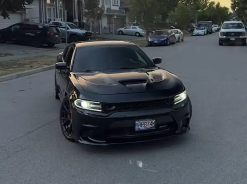 2016 Dodge Charger SRT Hellcat, černá, 70 000 km, dovoz Kanada — foto 3 z 4