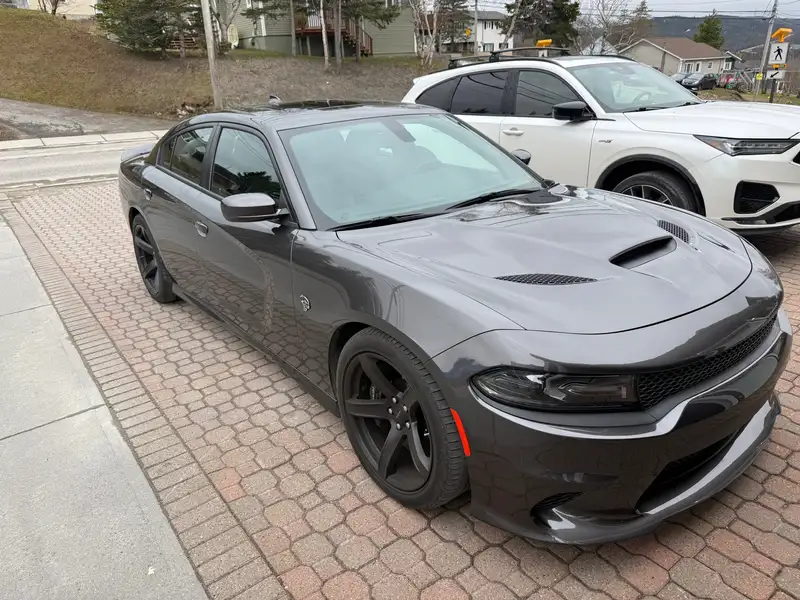 2018 Dodge Charger SRT Hellcat, šedá, 11 800 km, dovoz Kanada — foto 2 z 12