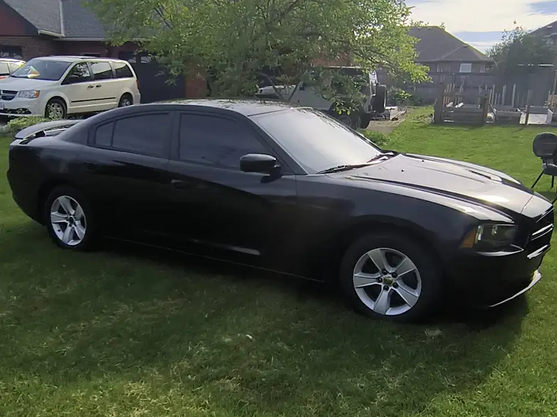 2012 Dodge Charger SXT Plus, černá, 156 000 km, dovoz Kanada — foto 2 z 8