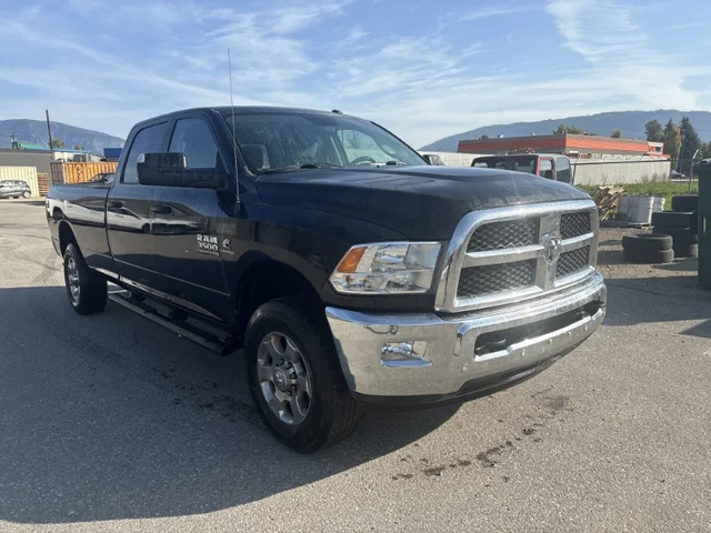 2016 RAM 3500 SLT, černá, 240 000 km, dovoz Kanada — foto 3 z 5
