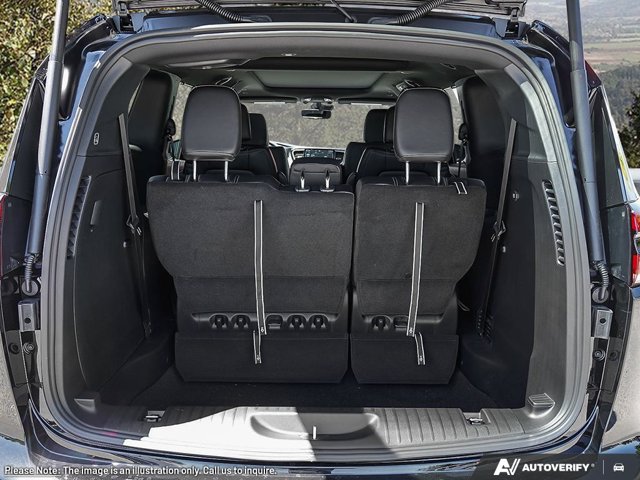 2027 Chrysler Pacifica Select, bílá, dovoz Kanada — foto 8 z 20