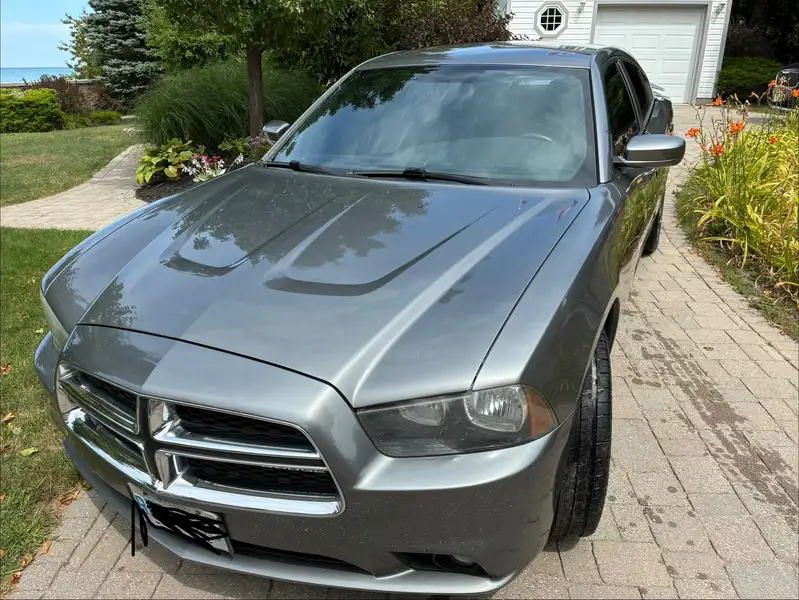 2012 Dodge Charger SXT Plus, šedá, 159 000 km, dovoz Kanada — foto 2 z 12