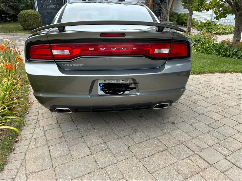 2012 Dodge Charger SXT Plus, šedá, 159 000 km, dovoz Kanada — foto 3 z 12