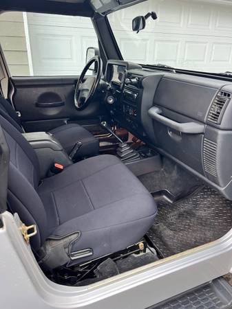 2003 Jeep, dovoz Kanada — foto 11 z 12