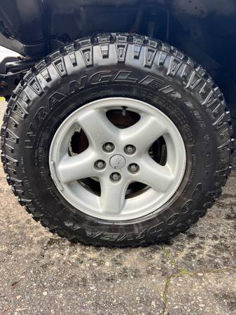 2003 Jeep, dovoz Kanada — foto 7 z 12