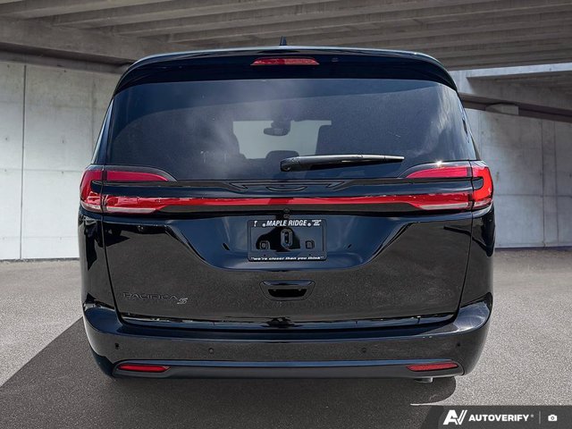 2027 Chrysler Pacifica Select, černá, 15 km, dovoz Kanada — foto 6 z 20