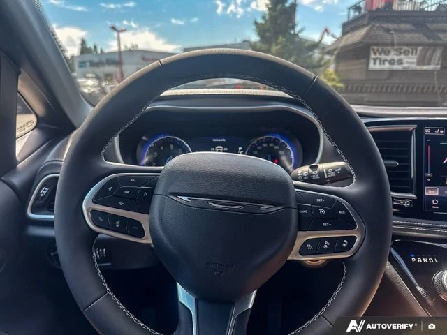 2027 Chrysler Pacifica Select, černá, 15 km, dovoz Kanada — foto 11 z 20