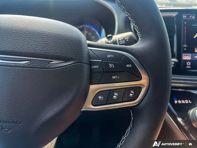 2027 Chrysler Pacifica Select, černá, 15 km, dovoz Kanada — foto 13 z 20