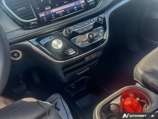 2027 Chrysler Pacifica Select, černá, 15 km, dovoz Kanada — foto 15 z 20