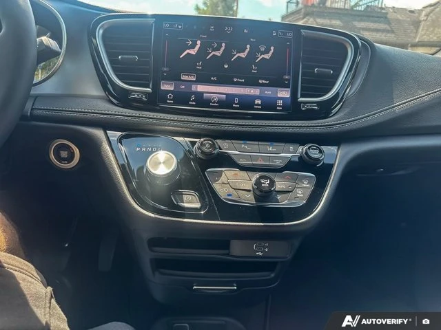 2027 Chrysler Pacifica Select, černá, 15 km, dovoz Kanada — foto 16 z 20