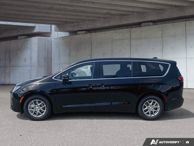 2027 Chrysler Pacifica Select, černá, 15 km, dovoz Kanada — foto 4 z 20