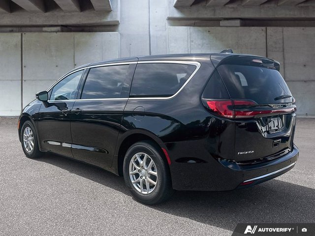 2027 Chrysler Pacifica Select, černá, 15 km, dovoz Kanada — foto 5 z 20