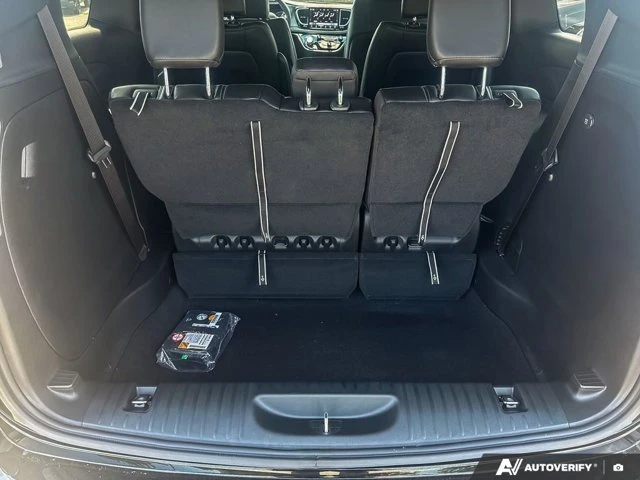 2027 Chrysler Pacifica Select, černá, 15 km, dovoz Kanada — foto 9 z 20