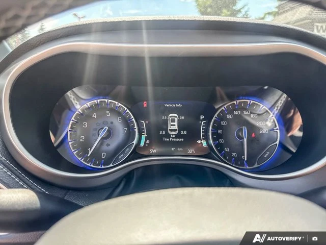 2027 Chrysler Pacifica Select, bílá, 16 km, dovoz Kanada — foto 12 z 20