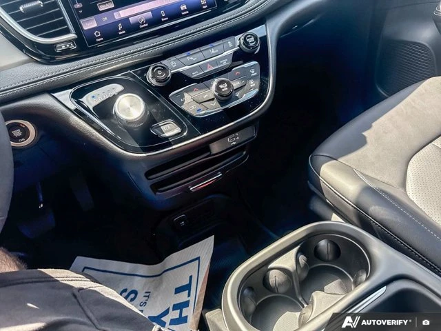 2027 Chrysler Pacifica Select, bílá, 16 km, dovoz Kanada — foto 15 z 20