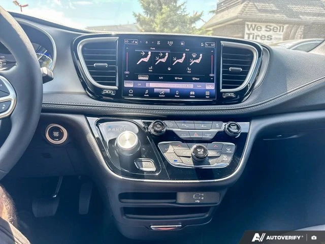 2027 Chrysler Pacifica Select, bílá, 16 km, dovoz Kanada — foto 16 z 20