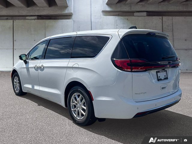 2027 Chrysler Pacifica Select, bílá, 16 km, dovoz Kanada — foto 5 z 20