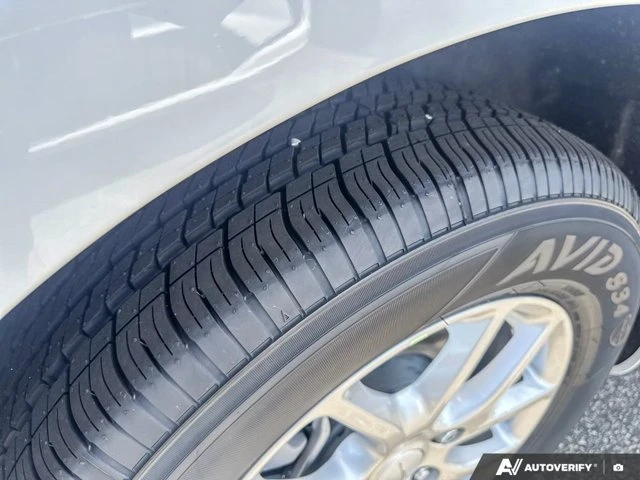 2027 Chrysler Pacifica Select, bílá, 16 km, dovoz Kanada — foto 8 z 20