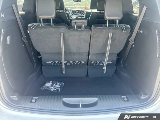 2027 Chrysler Pacifica Select, bílá, 16 km, dovoz Kanada — foto 9 z 20