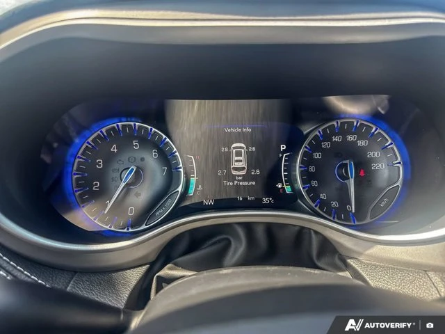 2027 Chrysler Pacifica Select, modrá, 15 km, dovoz Kanada — foto 12 z 20