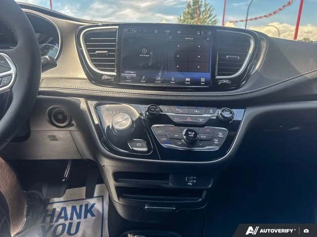2027 Chrysler Pacifica Select, modrá, 15 km, dovoz Kanada — foto 16 z 20