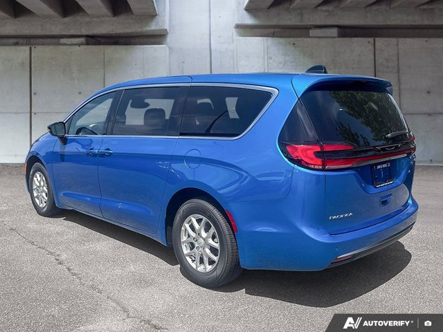 2027 Chrysler Pacifica Select, modrá, 15 km, dovoz Kanada — foto 5 z 20