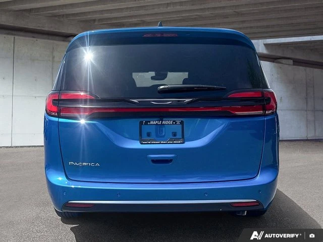2027 Chrysler Pacifica Select, modrá, 15 km, dovoz Kanada — foto 6 z 20