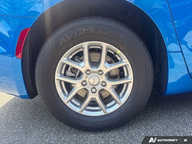 2027 Chrysler Pacifica Select, modrá, 15 km, dovoz Kanada — foto 7 z 20