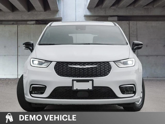 2026 Chrysler Pacifica Select, bílá, 1 012 km, dovoz Kanada — foto 2 z 10