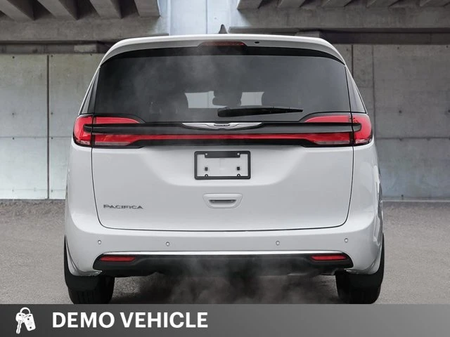 2026 Chrysler Pacifica Select, bílá, 1 012 km, dovoz Kanada — foto 6 z 10