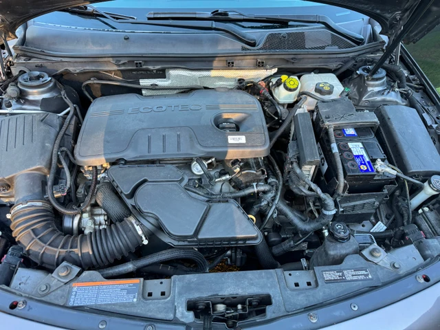 2011 Buick Regal, šedá, 101 105 km, dovoz Kanada — foto 4 z 5