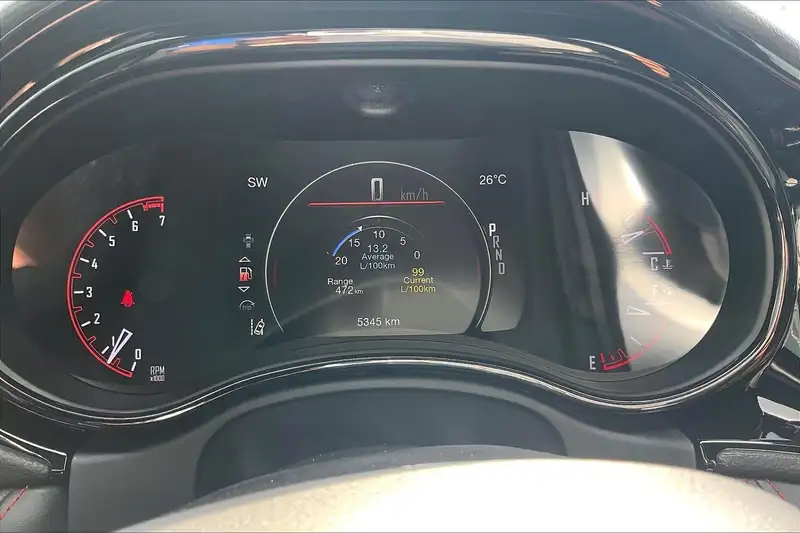 2025 Dodge Durango, černá, 5 600 km, dovoz Kanada — foto 11 z 12