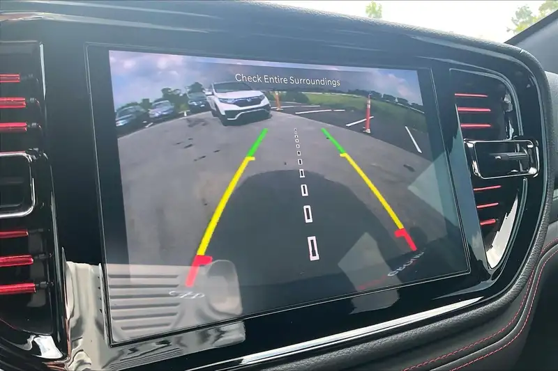 2025 Dodge Durango, černá, 5 600 km, dovoz Kanada — foto 6 z 12