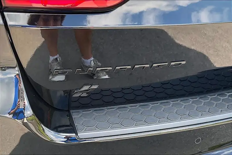 2025 Dodge Durango, černá, 5 600 km, dovoz Kanada — foto 8 z 12
