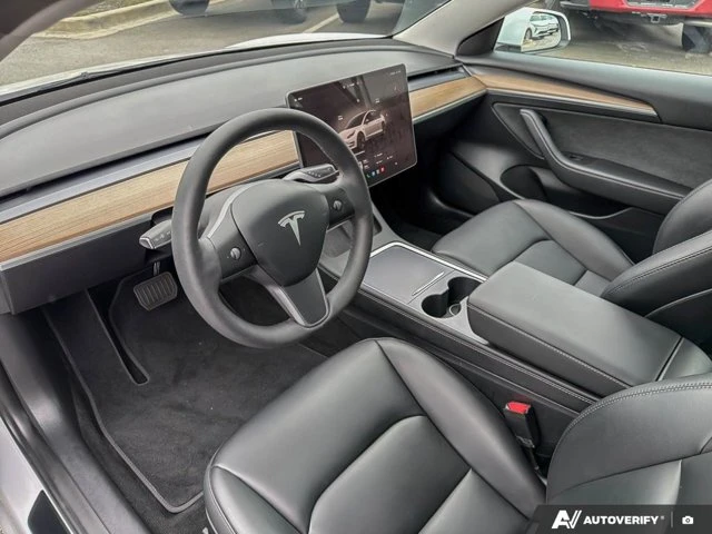 2023 Tesla Model 3, bílá, 40 372 km, dovoz Kanada — foto 16 z 20