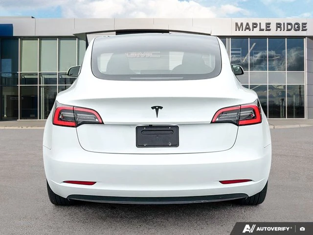 2023 Tesla Model 3, bílá, 40 372 km, dovoz Kanada — foto 4 z 20