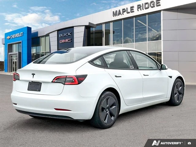 2023 Tesla Model 3, bílá, 40 372 km, dovoz Kanada — foto 5 z 20