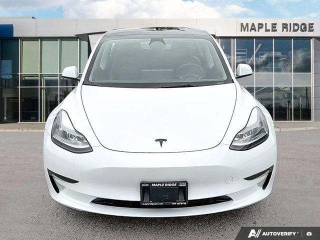 2023 Tesla Model 3, bílá, 40 372 km, dovoz Kanada — foto 8 z 20