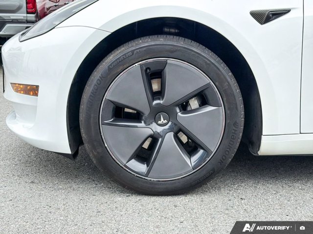 2023 Tesla Model 3, bílá, 40 372 km, dovoz Kanada — foto 9 z 20