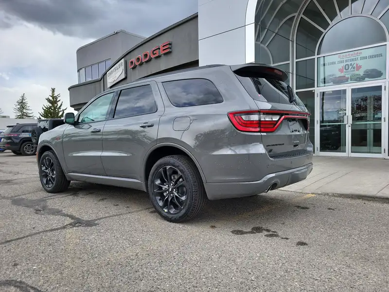 2026 Dodge Durango GT Plus, šedá, 18 km, dovoz Kanada — foto 2 z 12
