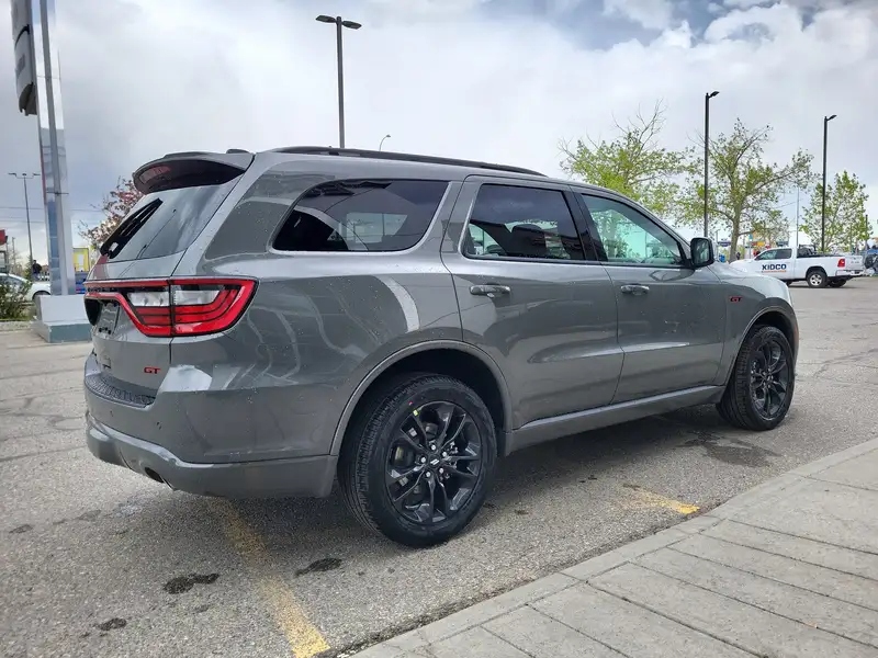 2026 Dodge Durango GT Plus, šedá, 18 km, dovoz Kanada — foto 4 z 12