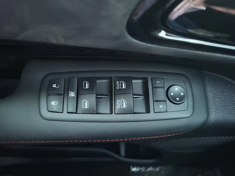 2026 Dodge Durango GT Plus, šedá, 18 km, dovoz Kanada — foto 9 z 12