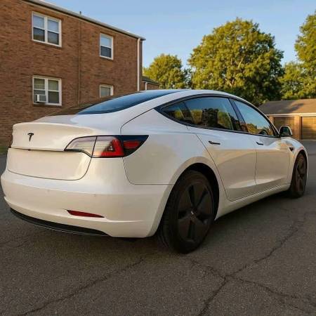 2023 Tesla, dovoz Kanada — foto 2 z 6