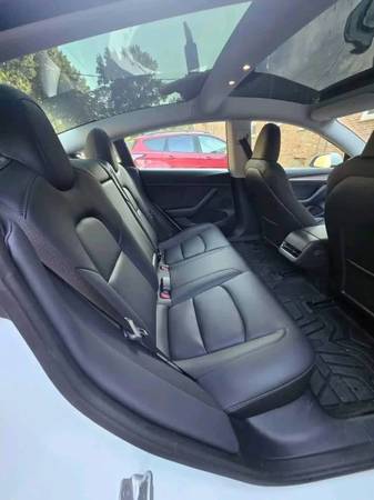 2023 Tesla, dovoz Kanada — foto 5 z 6