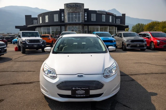2016 Ford Focus BASE, bílá, 76 012 km, dovoz Kanada — foto 3 z 5
