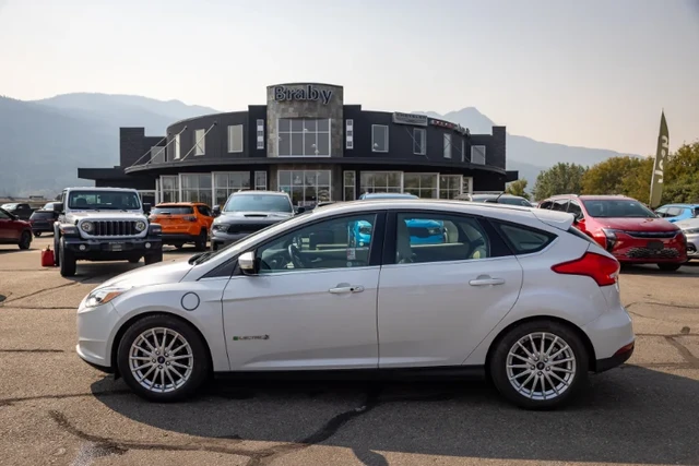 2016 Ford Focus BASE, bílá, 76 012 km, dovoz Kanada — foto 5 z 5