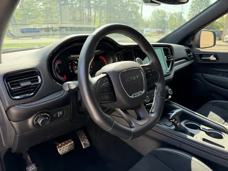 2021 Dodge Durango SRT Hellcat, šedá, 8 745 km, dovoz Kanada — foto 11 z 12
